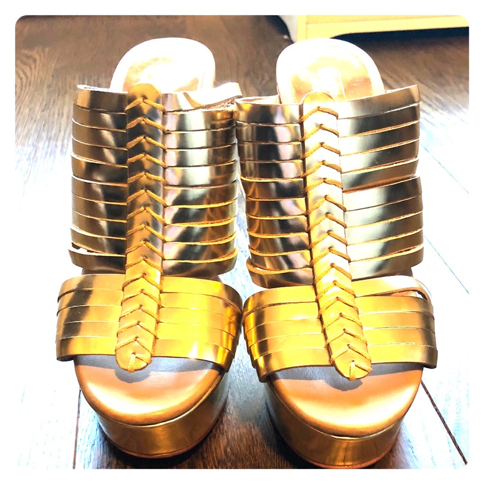 Gold Coach Wedges 7.5 NWOT